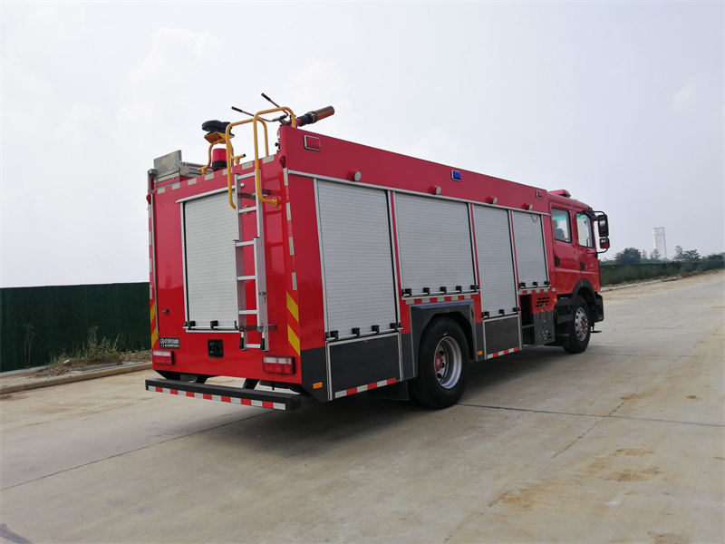 東風(fēng)D9水罐消防車(chē)(6.8噸)圖片