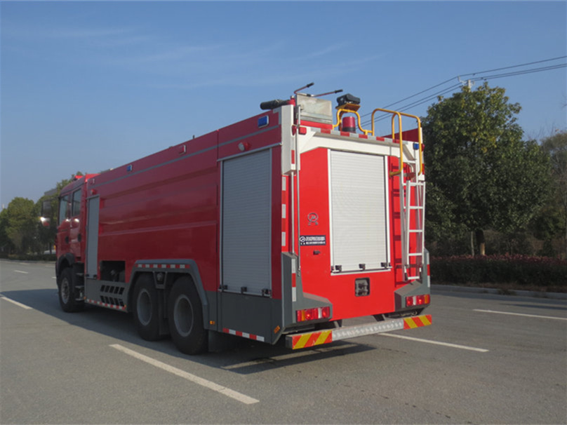 豪沃后雙橋泡沫消防車(16噸)圖片