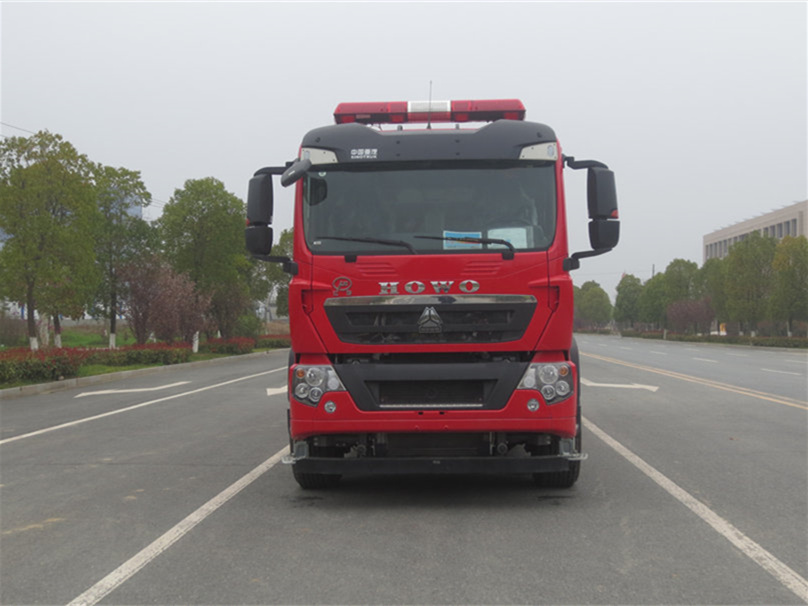 豪沃后雙橋干粉泡沫水三聯(lián)用消防車(chē)(10噸)圖片