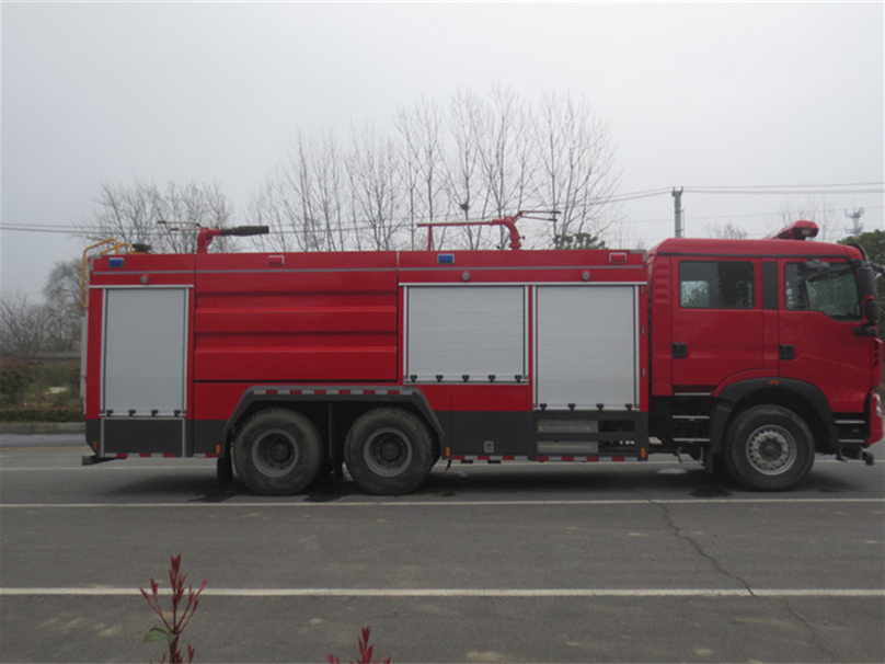 豪沃后雙橋干粉泡沫水三聯(lián)用消防車(chē)(10噸)圖片